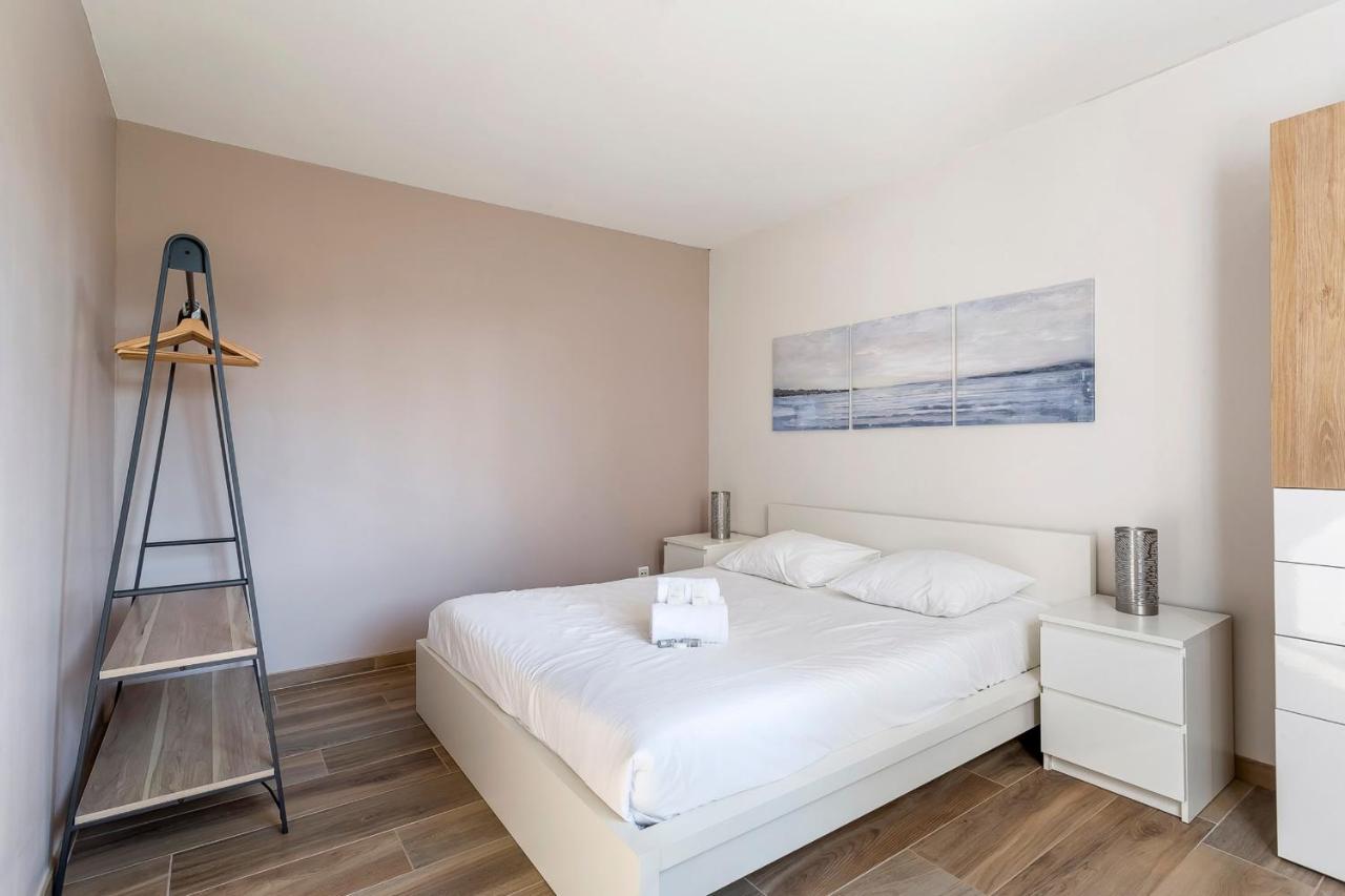 Suite Granges En Rez-De-Jardin Pour 4 Voyageurs Лион Экстерьер фото